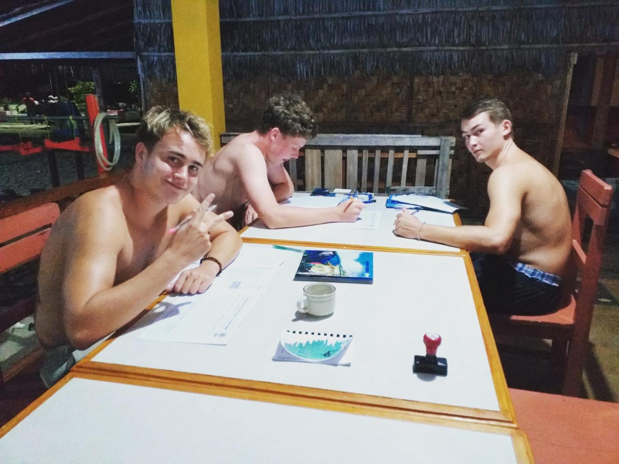 4 Sisters Divers Bunaken Eksteriør bilde